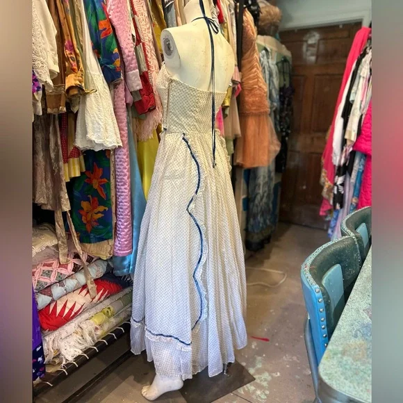 Queen of Shabby Chic Gown - Picture 15 of 16